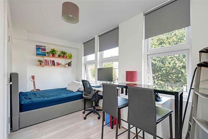 Studio To Rent In Chapter Road, Willesden Green, NW2