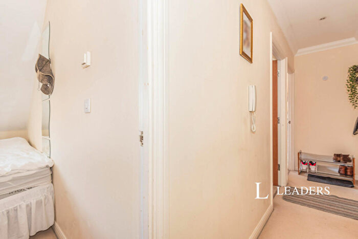 2 Bedroom Apartment To Rent In Holmesdale Road, Reigate, RH2