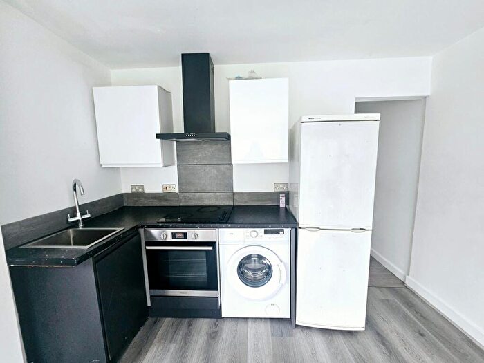 2 Bedroom Flat To Rent In Silverdale Road, Southampton, SO15