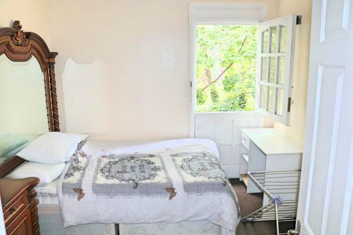 2 Bedroom Flat To Rent In Hansard Mews, Kensington W14