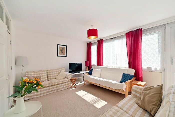 3 Bedroom Maisonette To Rent In Ford Road, London, E3