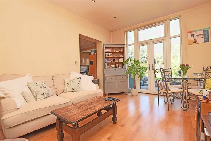 2 Bedroom Flat To Rent In Belgrade Road, Hampton, TW12