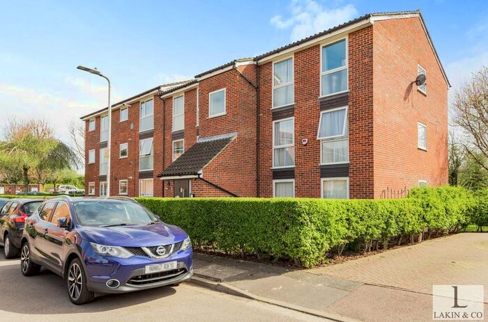 2 Bedroom Flat To Rent In Aylsham Drive, Ickenham, Uxbridge, UB10