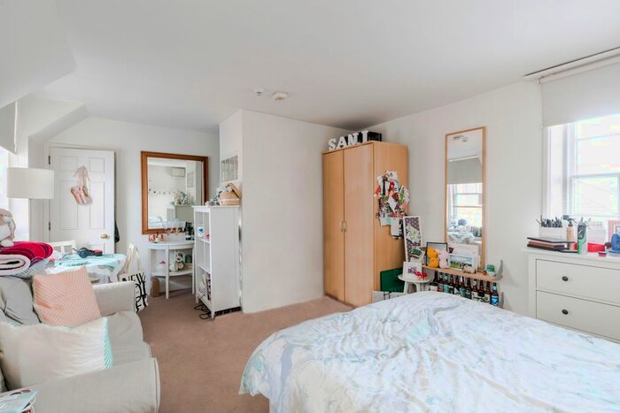 Studio To Rent In Marylebone Lane, London, W1U