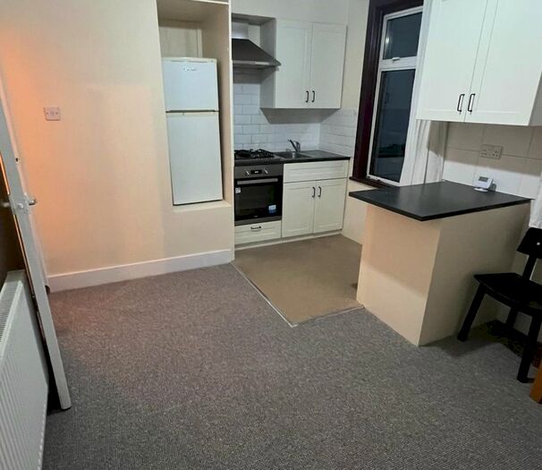 1 Bedroom Flat To Rent In Stanley Road, Hounslow, TW3
