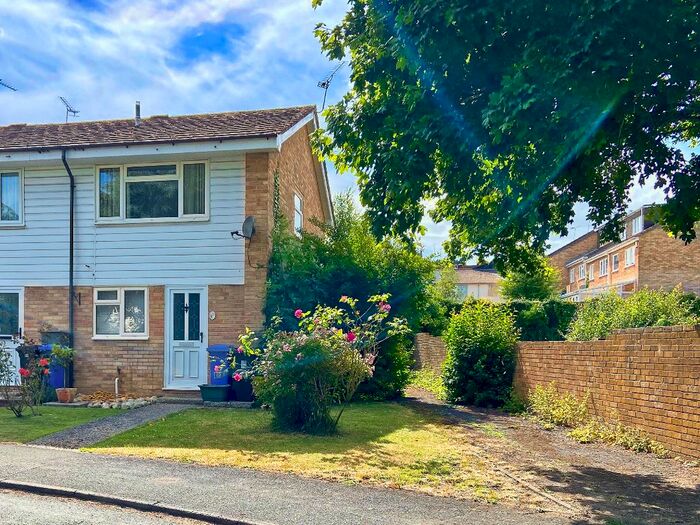 2 Bedroom End Of Terrace House To Rent In Compton Close, Hook, RG27