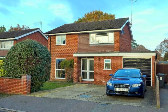 4 Bedroom Detached House To Rent In Elms Road, Fleet, GU51