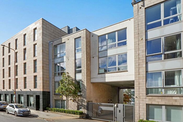 2 Bedroom Flat For Sale In / Gardner's Crescent, Edinburgh, EH3