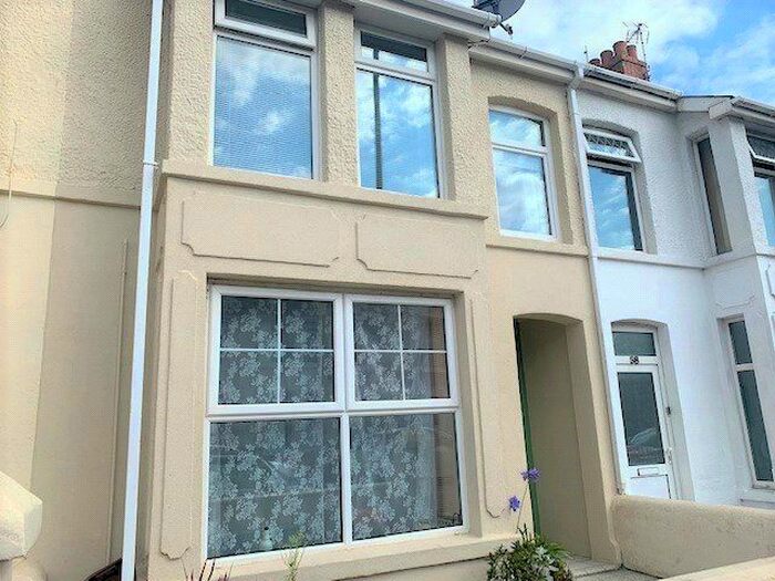 2 Bedroom Flat To Rent In Suffolk Place, Porthcawl, CF36