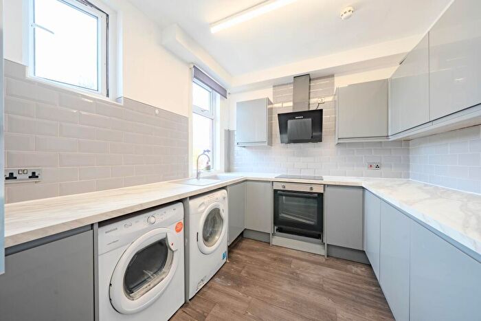 5 Bedroom Flat To Rent In Upstairs Flat, Kirkstall Lane, Kirkstall, Leeds, LS6