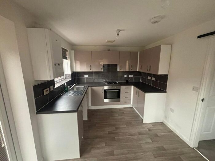 3 Bedroom Semi Detached House To Rent In Little Fell Road, Sheffield, S5