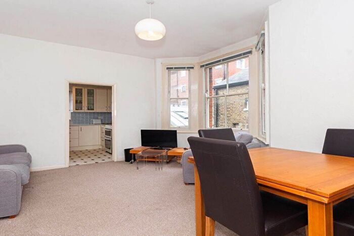 2 Bedroom Flat To Rent In College Place, Camden, NW1