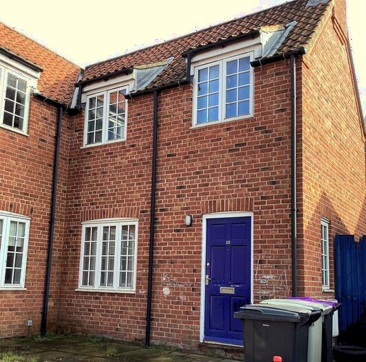 2 Bedroom End Of Terrace House To Rent In Leakes Court, James Street, LN11