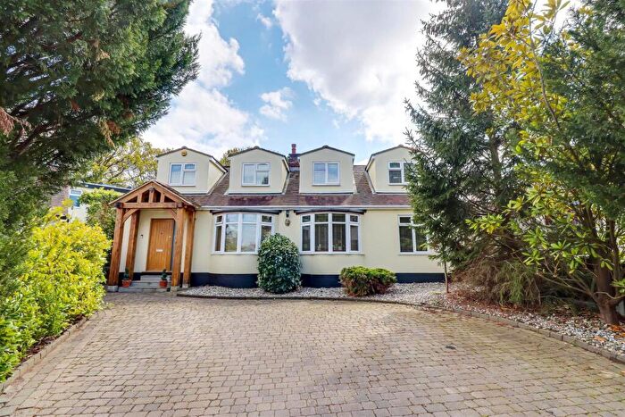 5 Bedroom Chalet For Sale In * Over, Sq Ft * Central Close, Hadleigh, SS7
