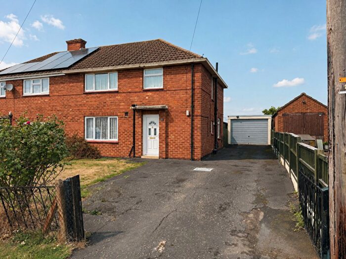 3 Bedroom Semi-Detached House For Sale In Ashby Road, Daventry, NN11