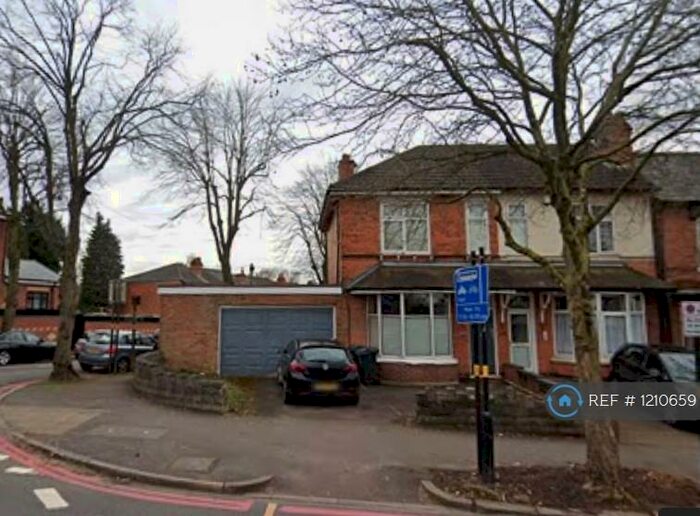3 Bedroom Semi-Detached House To Rent In Stratford Road, Hall Green, Birmingham, B28