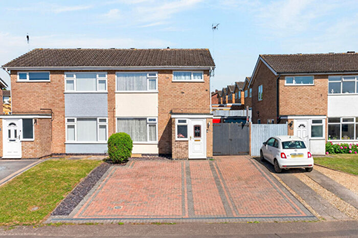 3 Bedroom Semi-Detached House For Sale In Roman Way, Kettering, NN14