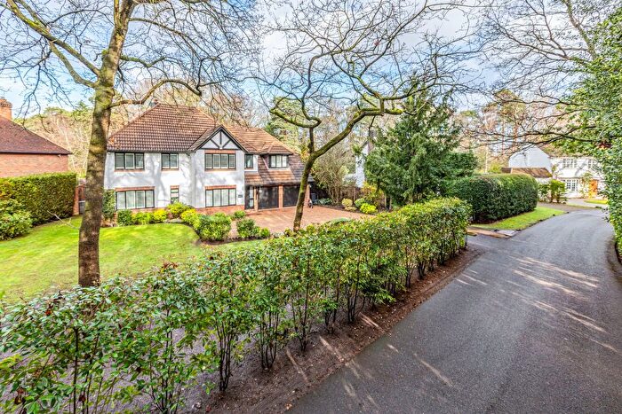 5 Bedroom Detached House For Sale In Pyrford, Surrey, GU22