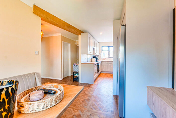 4 Bedroom Detached House For Sale In Green Lane, Leigh-on-sea, SS9
