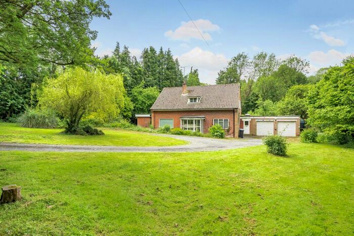 4 Bedroom Detached House For Sale In Slines Oak Road, Woldingham, CR3