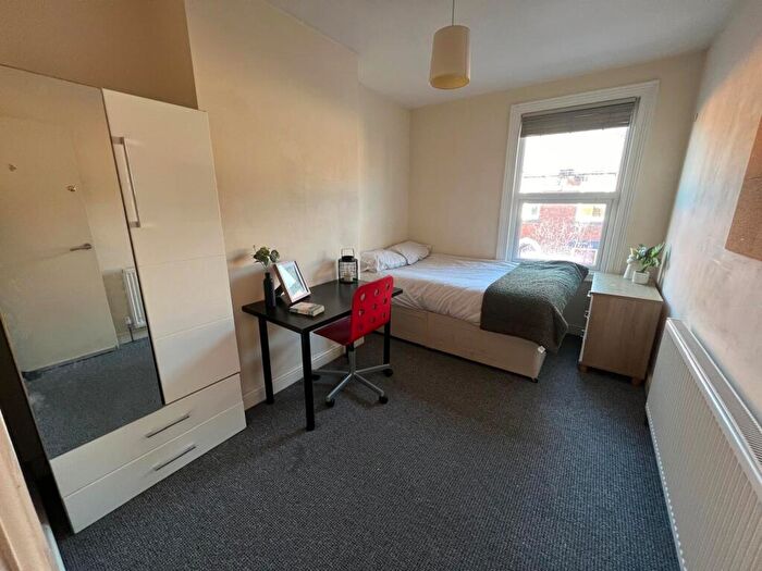 5 Bedroom Terraced House To Rent In Portland Street - Bed, LN5