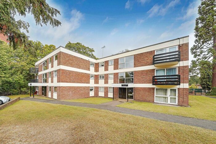1 Bedroom Flat For Sale In James Court, Wake Green Park, Moseley, B13