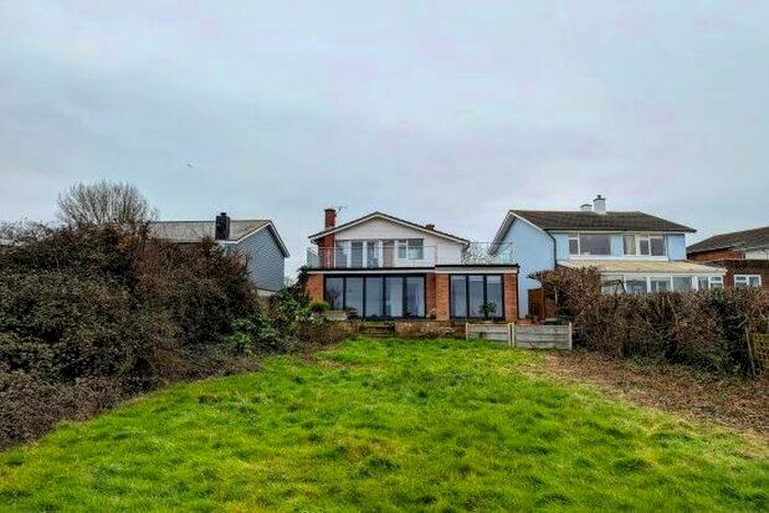 4 Bedroom Property To Rent In Warren Close, Hayling Island, PO11