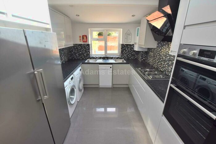 7 Bedroom Terraced House To Rent In Palmer Park Avenue, Reading, RG6