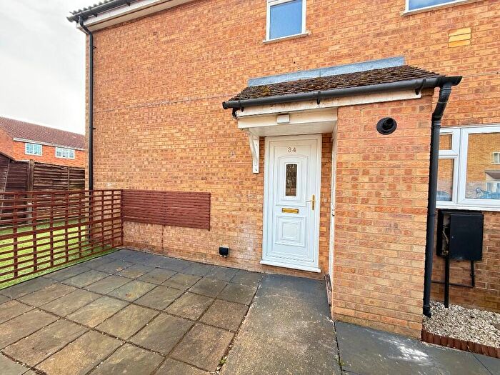 2 Bedroom Cluster House To Rent In Windermere Drive, Biggleswade, Bedfordshire, SG18