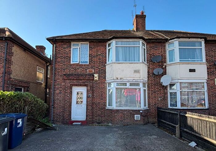 3 Bedroom Flat For Sale In Greenford Road, Greenford, Middlesex, UB6