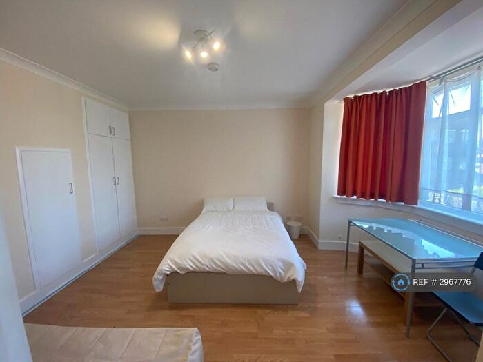 Studio To Rent In Tanfield Avenue, London, NW2