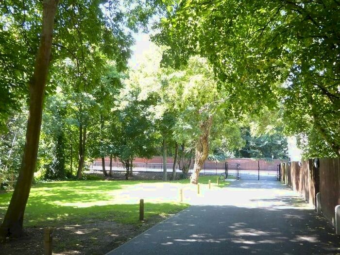 2 Bedroom Flat To Rent In Crown Hill, Mitcham, CR4