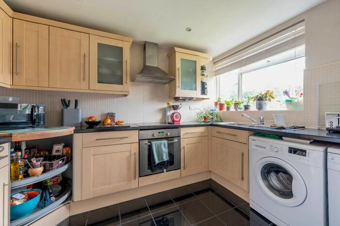 2 Bedroom Flat To Rent In Albion Road, Sutton, SM2