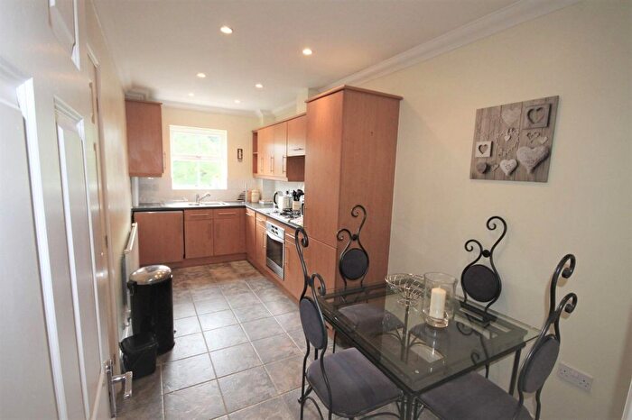 2 Bedroom Flat For Sale In Old Mill Place, Wraysbury, Berkshire, TW19