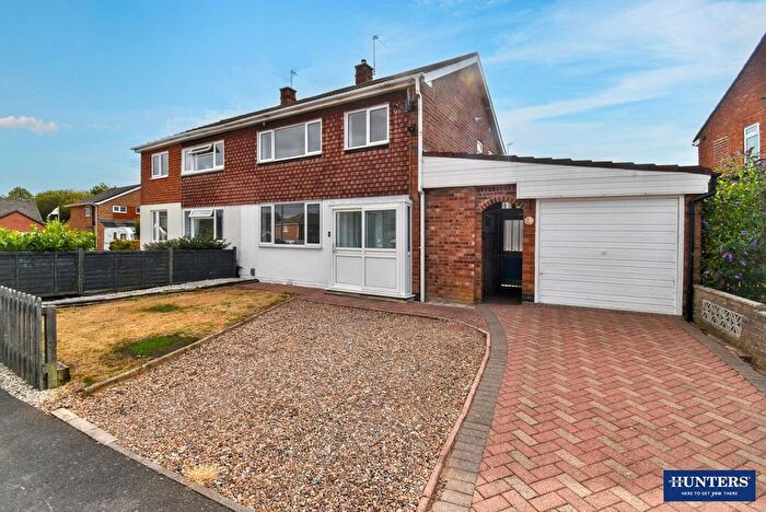 3 Bedroom Semi-detached House For Sale In Langton Road, Wigston, LE18