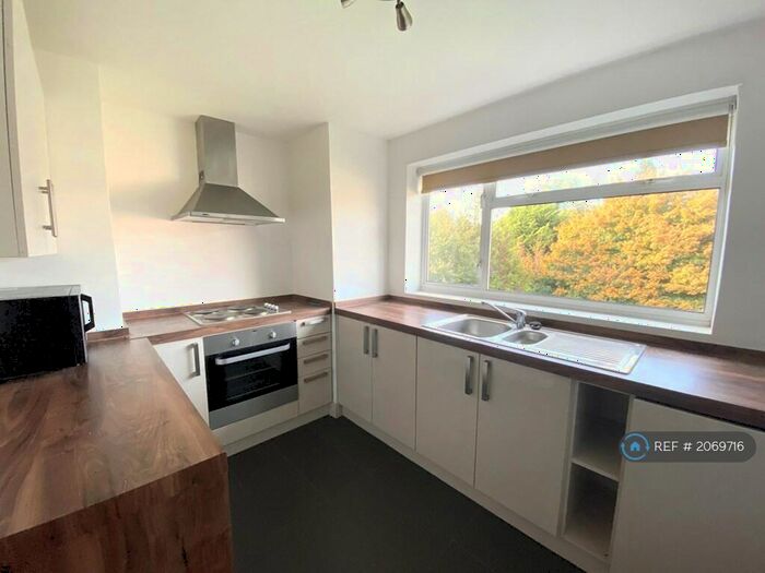 2 Bedroom Flat To Rent In Rennets Wood House, Eltham, SE9