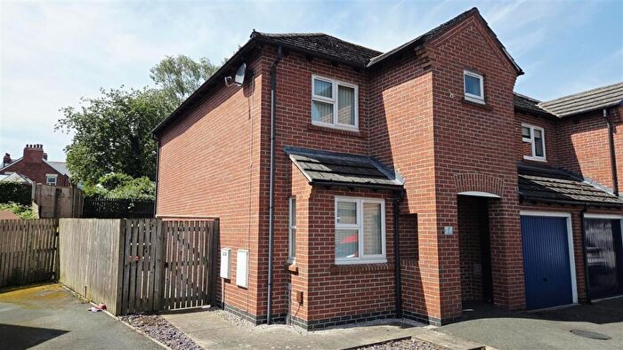 4 Bedroom Semi-Detached House To Rent In Lime Tree Close, Winsford, CW7