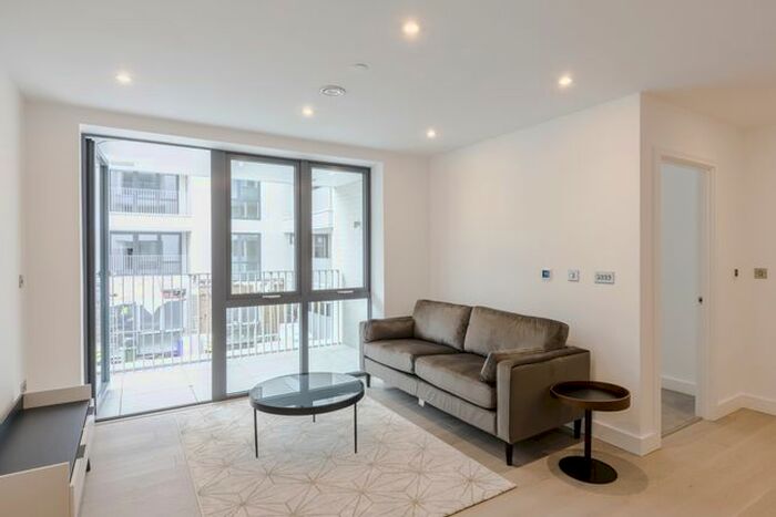 1 Bedroom Flat To Rent In Clapham Road, London, SW9