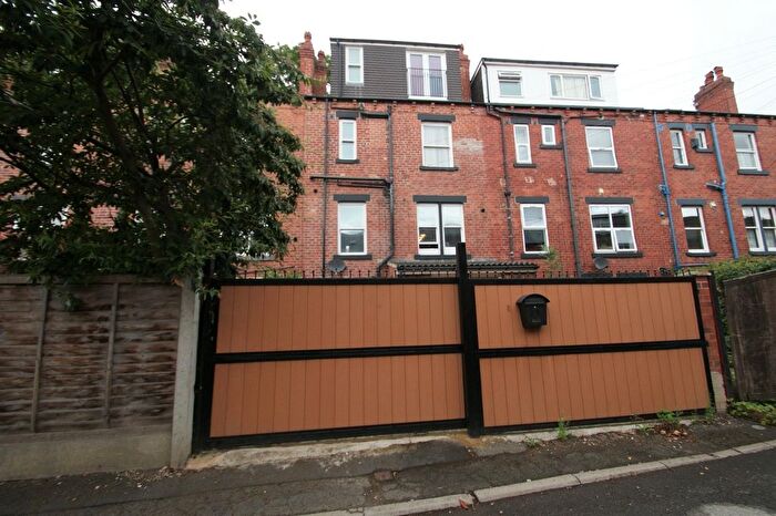 2 Bedroom Flat To Rent In Leeds, West Yorkshire, LS8