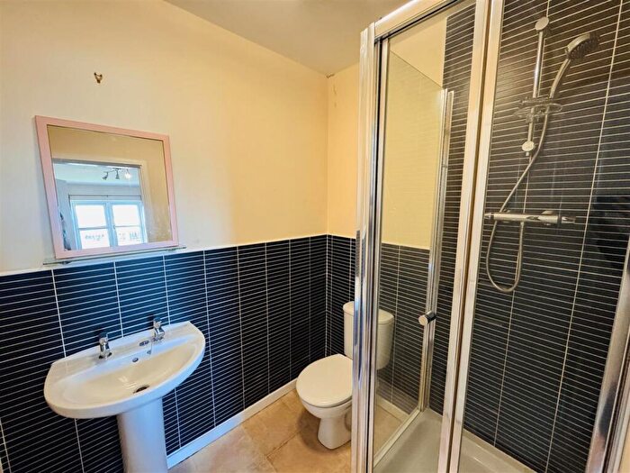 2 Bedroom Flat To Rent In Chamberlain Close, Uttoxeter, ST14