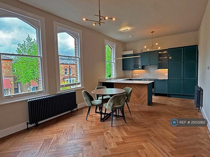 2 Bedroom Flat To Rent In Finsbury Park Road, London, N4