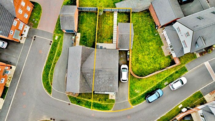 3 Bedroom Semi-Detached House For Sale In Farthington Drive, Nuneaton, CV11