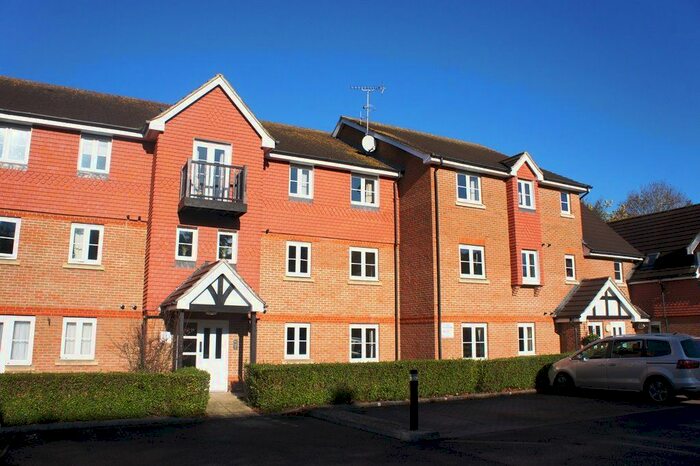 2 Bedroom Flat To Rent In Kings Road, Horsham, RH13