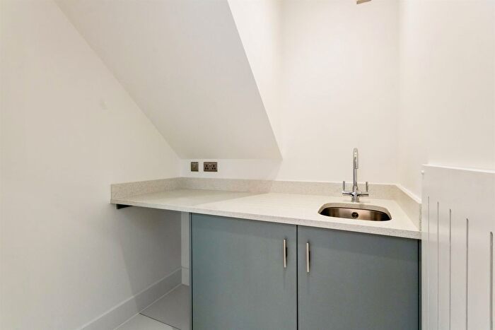4 Bedroom Detached House For Sale In Bridge Road, Nottingham, NG8