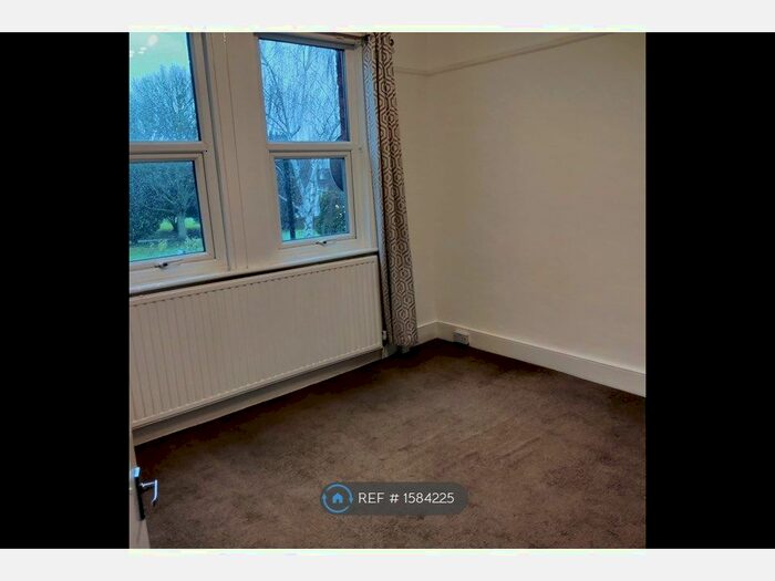 1 Bedroom Flat To Rent In St. Marys Road, Southend-On-Sea, SS2