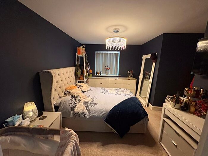 4 Bedroom Semi-detached House To Rent In Paddock Way, Hinckley, LE10