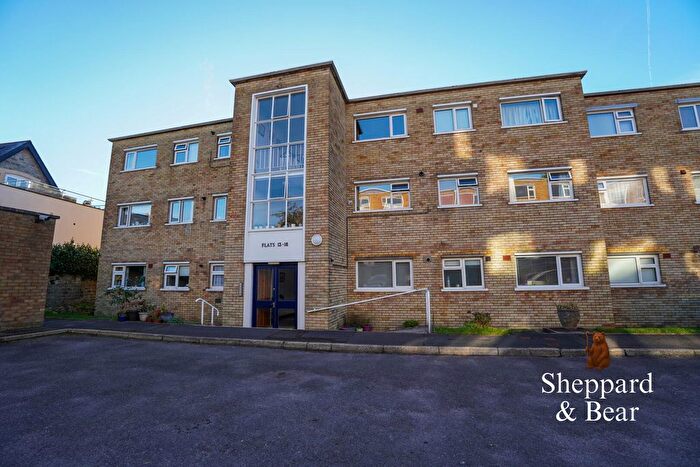 2 Bedroom Flat For Sale In Beach Road, Penarth, CF64