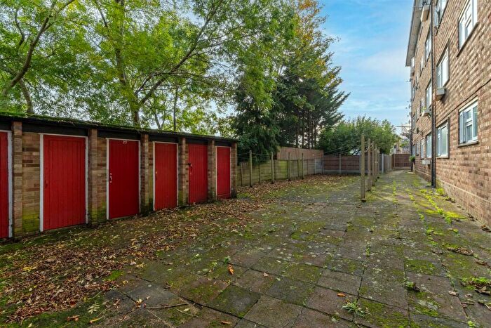 1 Bedroom Apartment For Sale In Sultan Road, Wanstead, E11