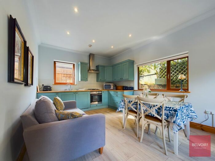 3 Bedroom Detached House To Rent In Mumbles Road, Blackpill, Swansea, SA3