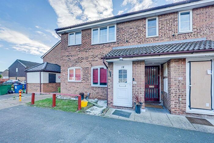 2 Bedroom Maisonette For Sale In Burns Place, Tilbury, RM18